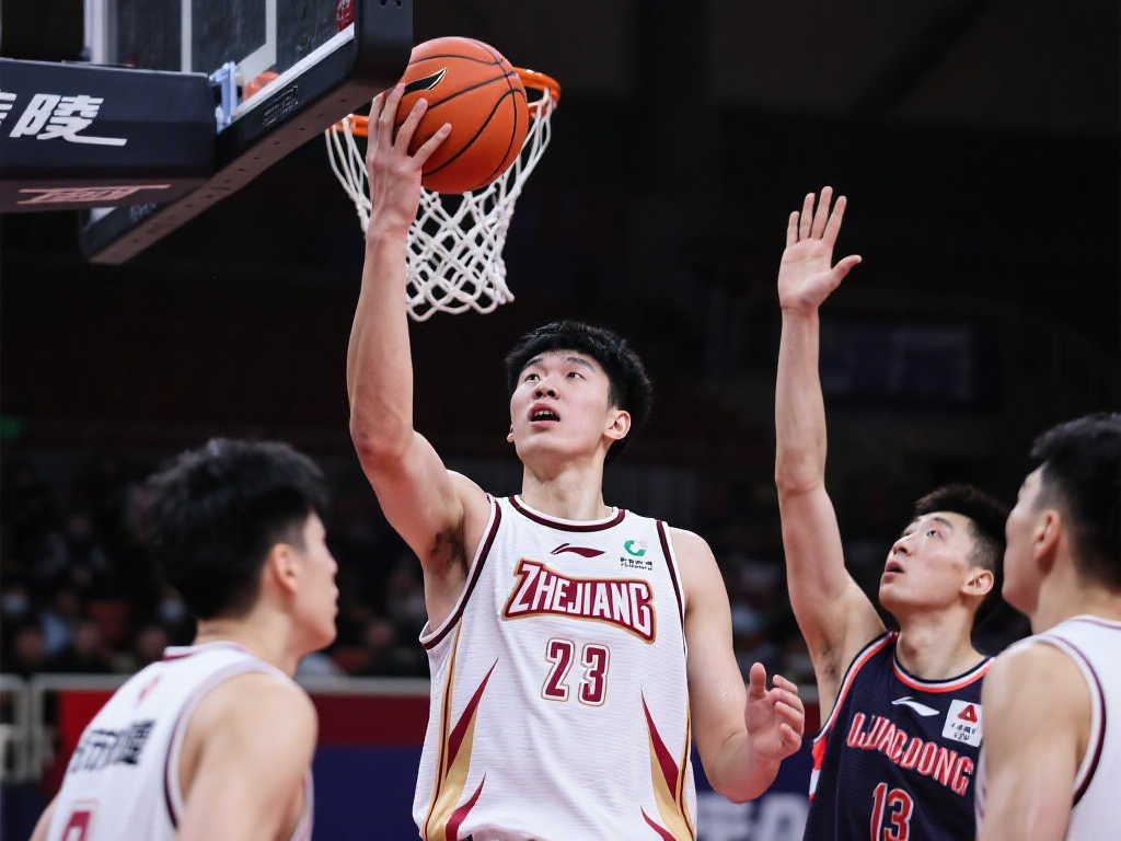 CBA球员个人纪录不断刷新,赛季精彩纷呈 CBA球员个人纪录不断刷新,赛季精彩纷呈